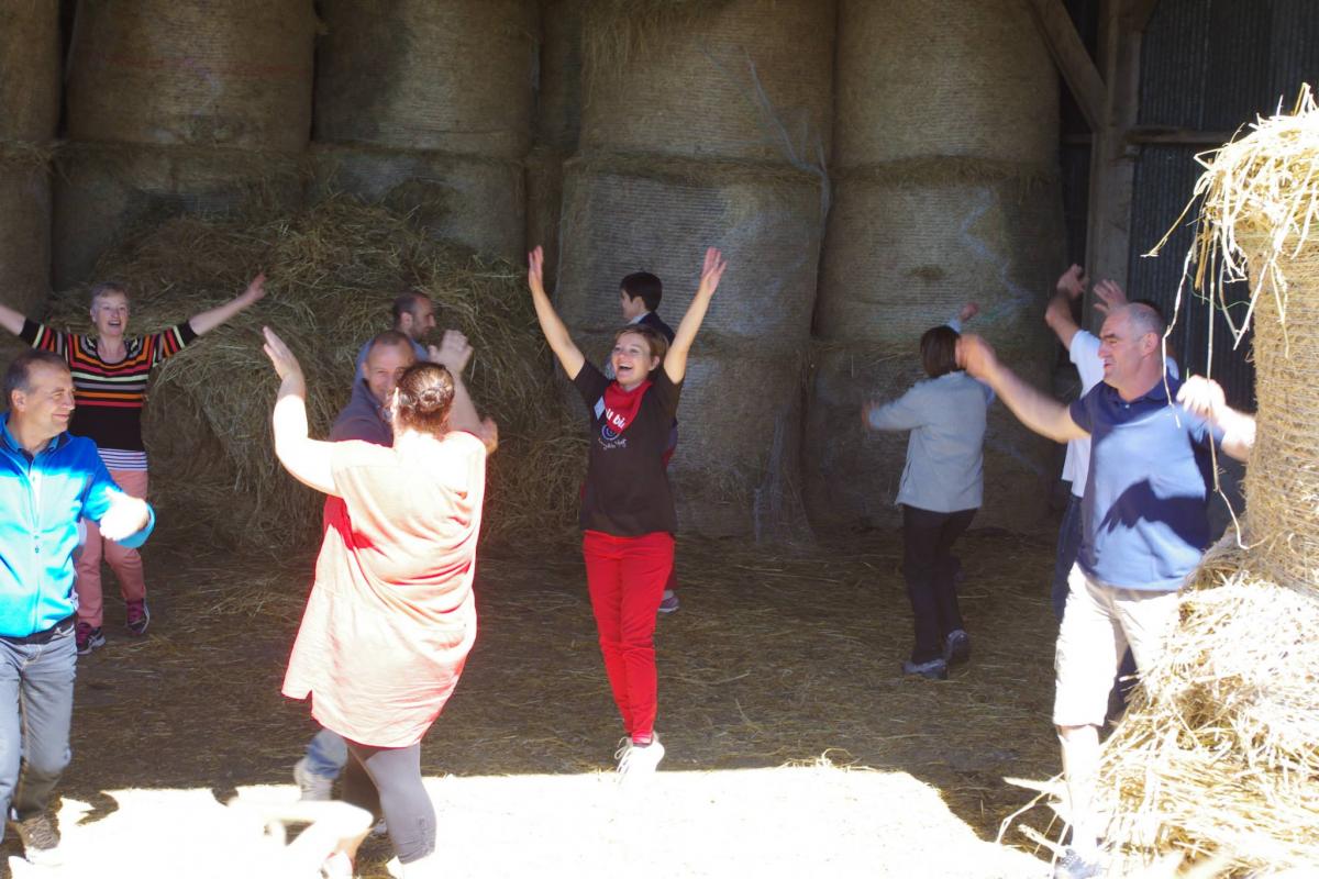 yoga du rire à la ferme 